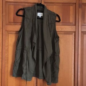 Hunter green short sleeve vest